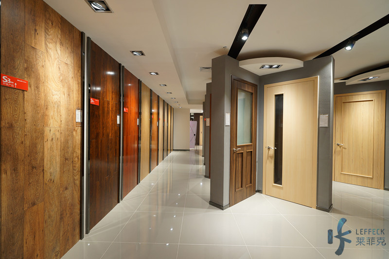 solid wooden door 1.jpg solid wooden door 1.jpg