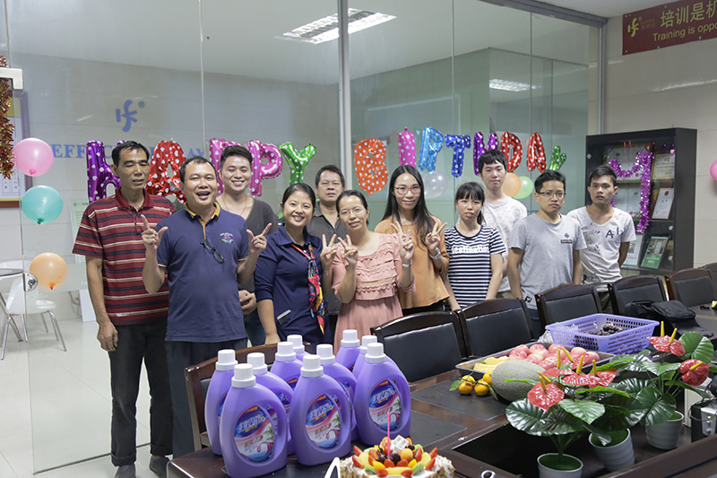 生日party集体照.jpg